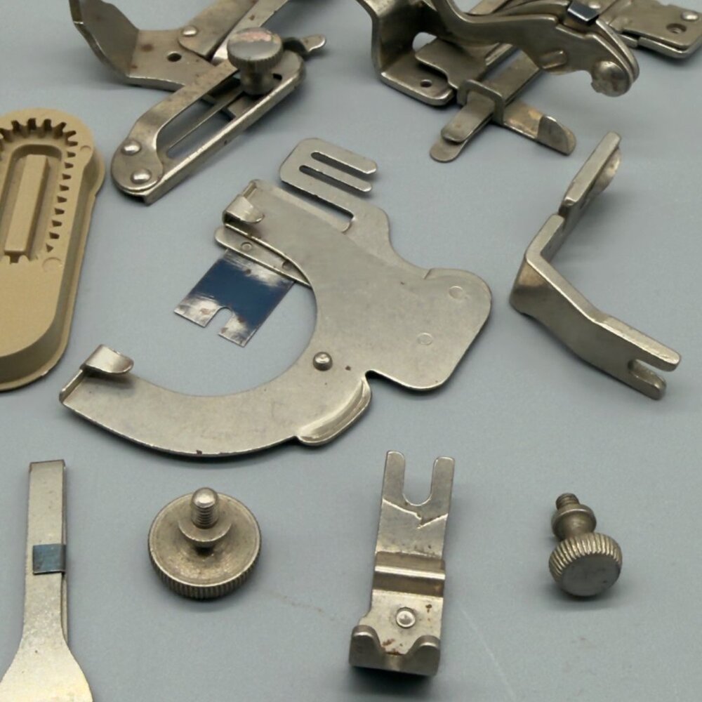 Singer Vintage Professional Buttonholer SIMS 4642 38116 Extra Attachments - Picture 10 of 16